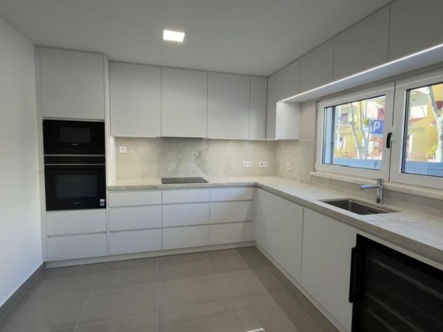 Prestigiosa casa de 350 m² à venda Cascais e Estoril, Cascais, Lisboa