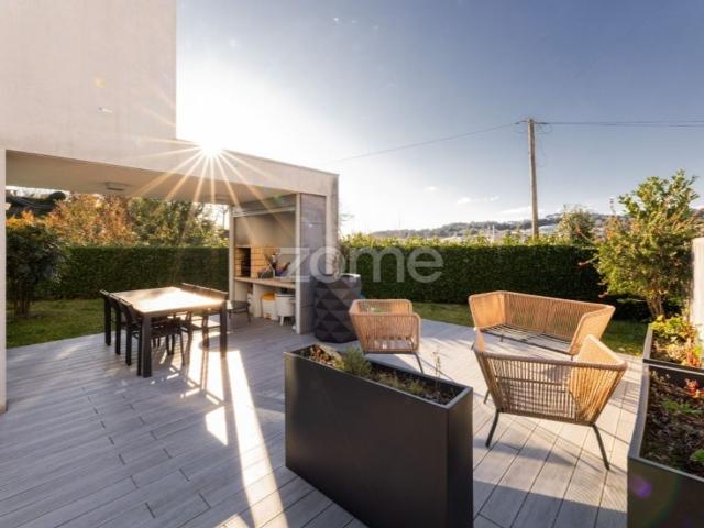 Prestigiosa casa de 370 m² à venda Braga, Portugal
