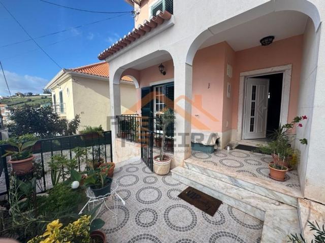 Prestigiosa casa de 380 m² à venda Bairro Casal dos Aprestimos Ramada, Odivelas, Lisboa