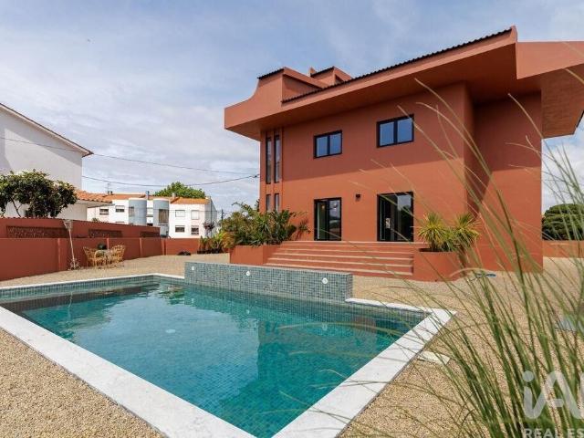 Prestigiosa casa de 300 m² à venda Charneca de Caparica, Setúbal