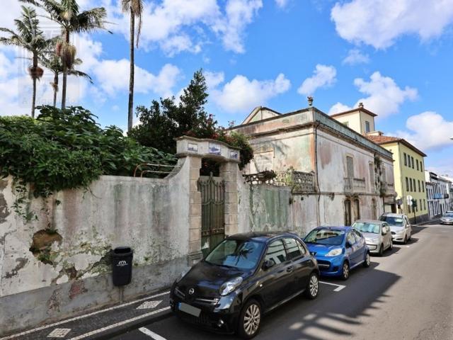 Prestigiosa casa de 830 m² à venda Ponta Delgada, Açores