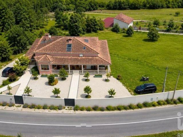Prestigiosa casa de 910 m² à venda Serpins, Portugal