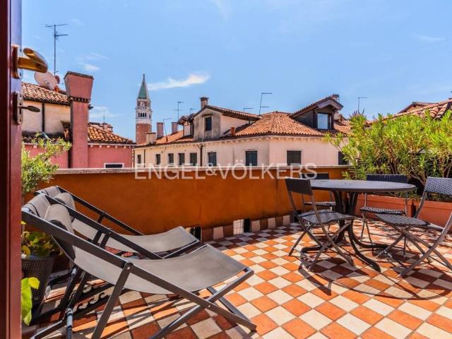 Prestigiosa casa di 195 mq in vendita Campo San Salvador, Venezia, Veneto