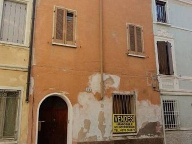 Prestigiosa casa di 200 mq in vendita Via Valsesia, Mantova, Lombardia
