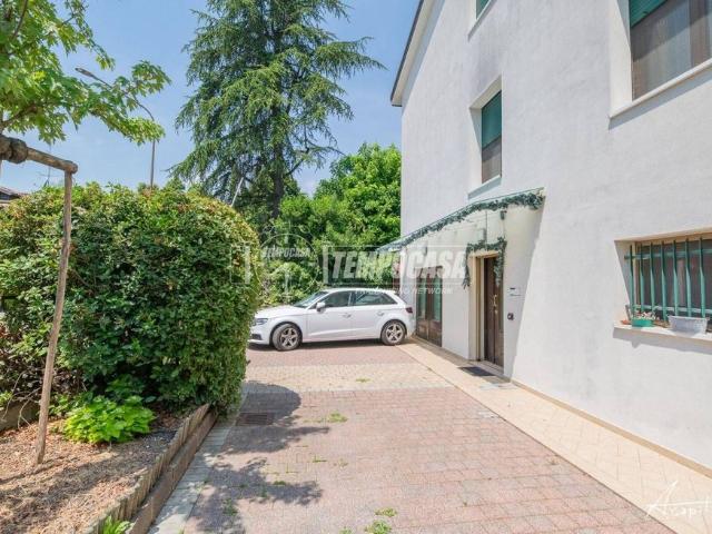 Prestigiosa casa di 218 mq in vendita Via bentivoglio 24, Modena, Emilia Romagna