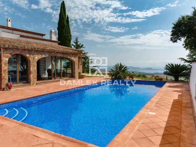 Prestigiosa masía en las alturas de la ciudad de Playa de tá. 400m² Platja d'Aro