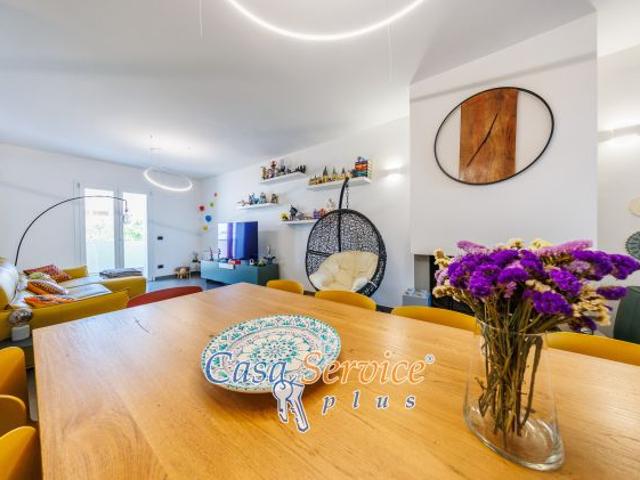 Prestigiosa Propriet Indipendente con Vista Mare e Terrazzi