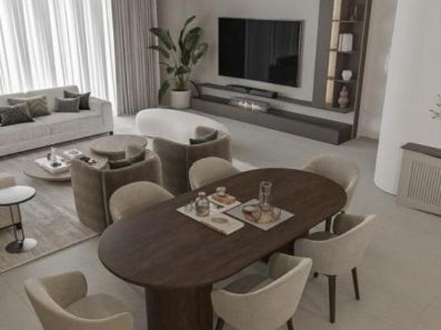 Prestigiosa Residenza Indipendente con Mansarda, Taverna e Giardino