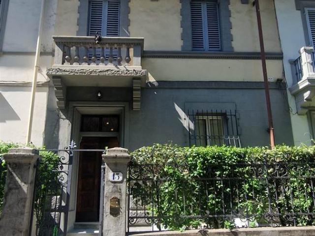 Prestigioso villino d’epoca con giardino in affitto nell’Oltrarno