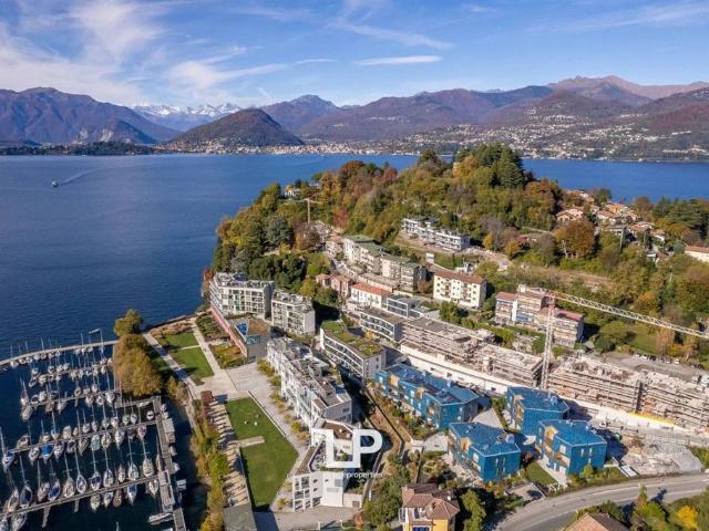 Prestigioso appartamento di 100 m² in vendita Via Donna Antonina Carcano, n. 1, Laveno Mombello, Varese, Lombardia