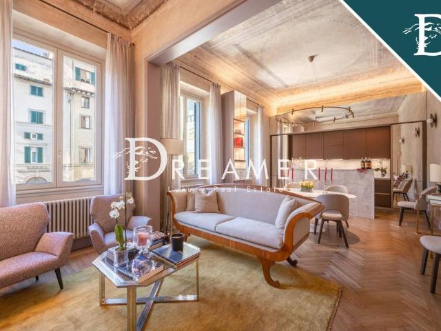 Prestigioso appartamento di 115 m² in vendita Piazza San Lorenzo, 2, 50123, Firenze, Toscana