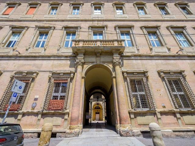 Prestigioso appartamento di 116 m² in vendita Via delle Belle Arti, 8, Bologna, Emilia Romagna
