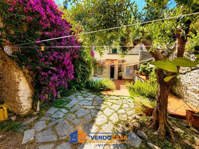 Prestigioso appartamento di 112 m² in vendita Via Giuseppe Mazzini, 74, Spotorno, Liguria