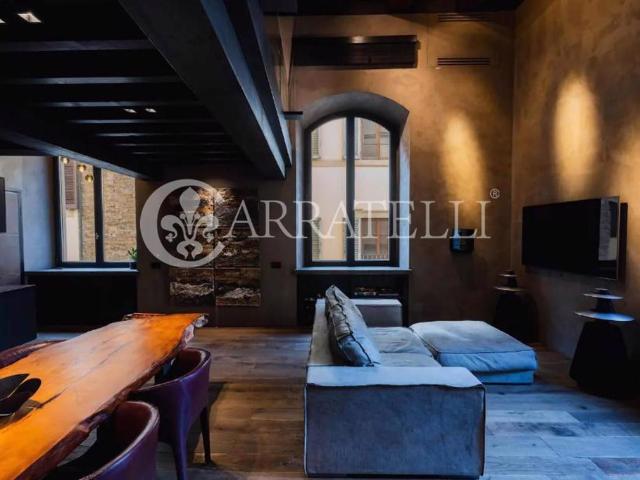 Prestigioso appartamento di 120 m² in affitto Firenze, Italia