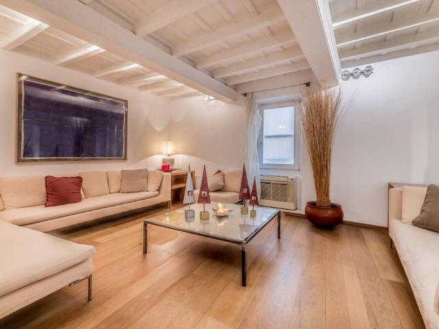Prestigioso appartamento di 130 m² in vendita Via Vittoria, 32, Roma, Lazio