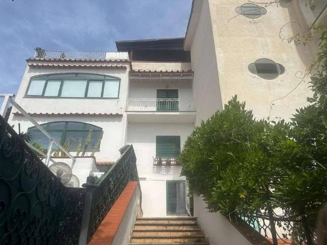 Prestigioso appartamento di 144 m² in vendita via Osservatorio, Ischia, Napoli, Campania