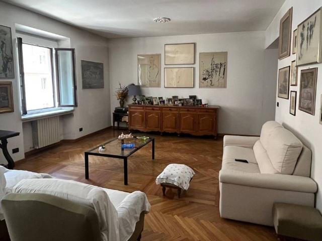 Prestigioso appartamento di 148 m² in vendita Via Francesco Petrarca, Milano, Lombardia