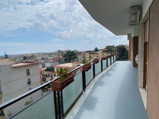 Prestigioso appartamento di 140 m² in vendita Via Domenico Fontana, 27, Napoli, Campania
