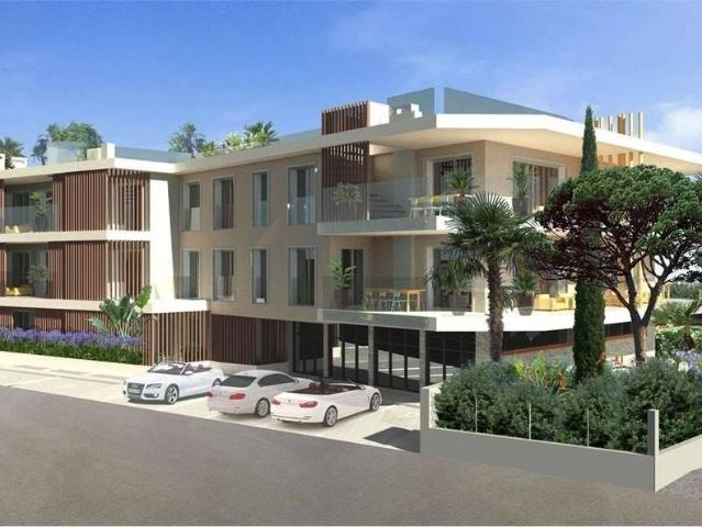 Prestigioso appartamento di 206 m² in vendita Desenzano del Garda, Italia