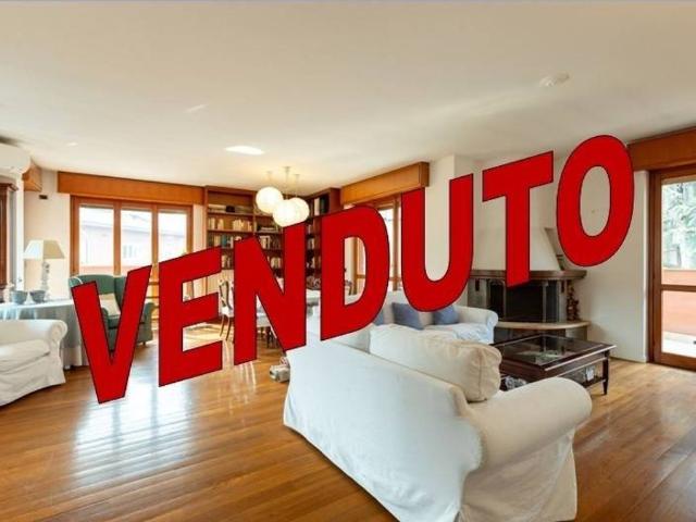 Prestigioso appartamento di 220 m² in vendita Via Oreste Cipriani, Milano, Lombardia