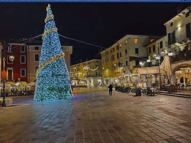 Prestigioso appartamento di 238 m² in vendita Lungolago Cesare Battisti, Desenzano del Garda, Brescia, Lombardia