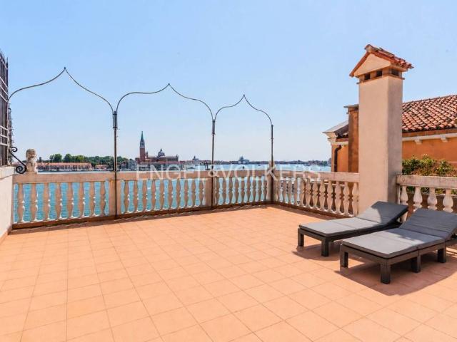 Prestigioso appartamento di 245 m² in vendita Riva dei Schiavoni, Venezia, Veneto