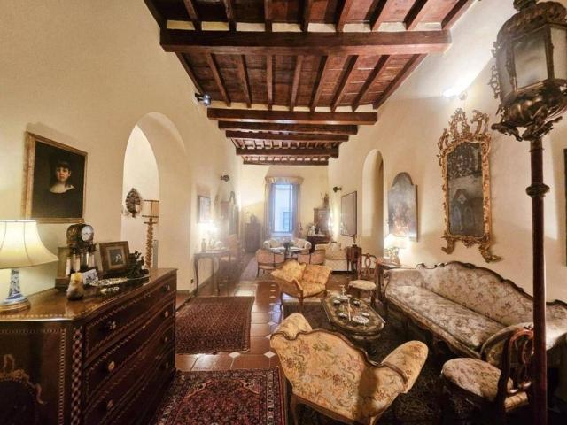 Prestigioso appartamento di 240 m² in vendita Piazza degli Strozzi, Firenze, Toscana