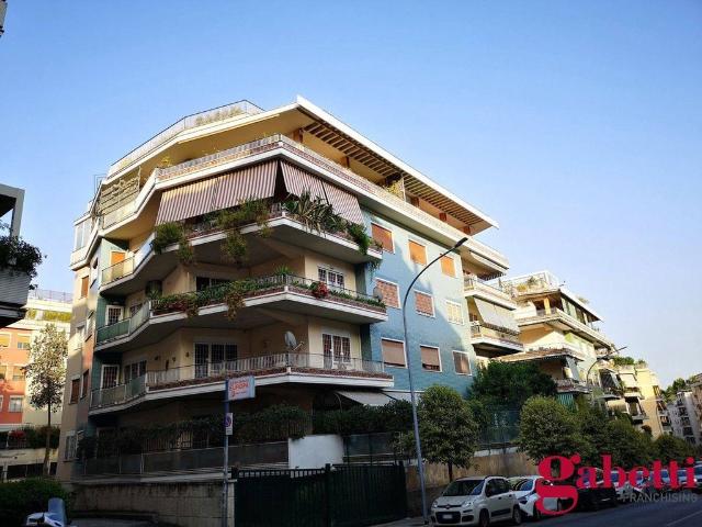 Prestigioso appartamento di 250 m² in vendita Via Ugo de Carolis, 64, Roma, Lazio