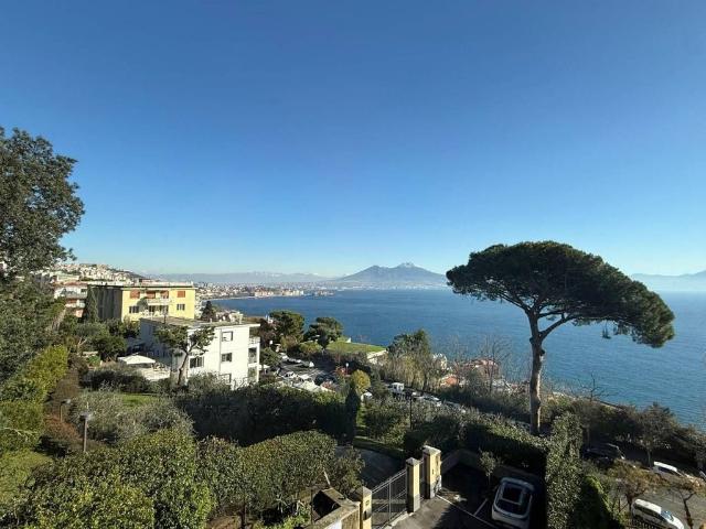 Prestigioso appartamento di 307 m² in vendita Via Francesco Petrarca, 141, Napoli, Campania
