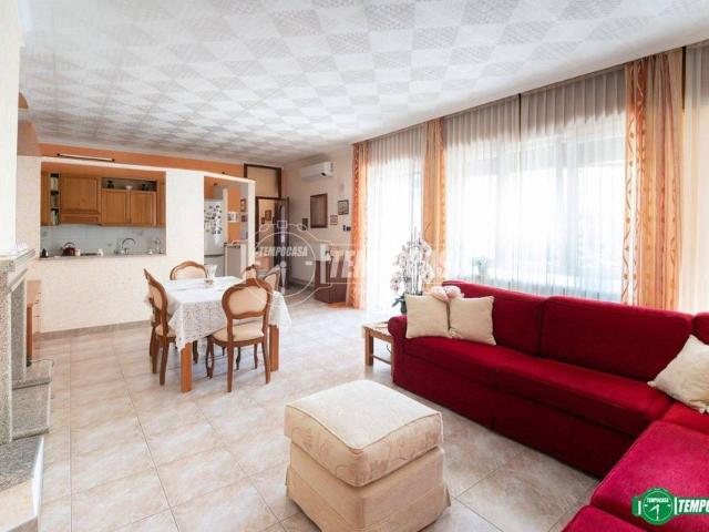 Prestigioso appartamento di 320 m² in vendita Via PIAVE 39, Nova Milanese, Lombardia