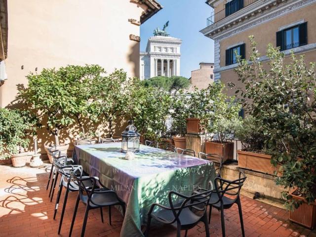 Prestigioso appartamento di 332 m² in vendita Piazza D'aracoeli, Roma, Lazio