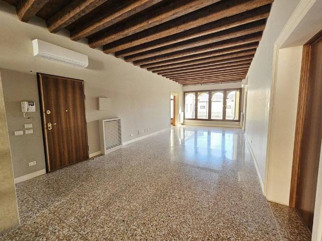 Prestigioso appartamento di 370 m² in affitto Via Beato Pellegrino, 63, Padova, Veneto