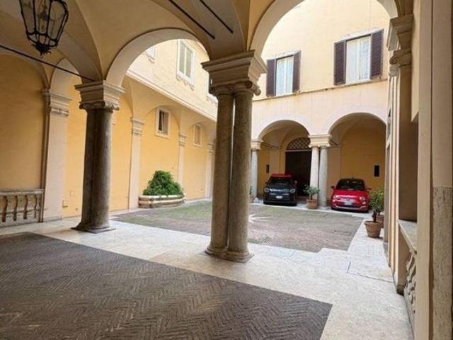 Prestigioso appartamento di 90 m² in vendita Via del Governo Vecchio, Roma, Lazio