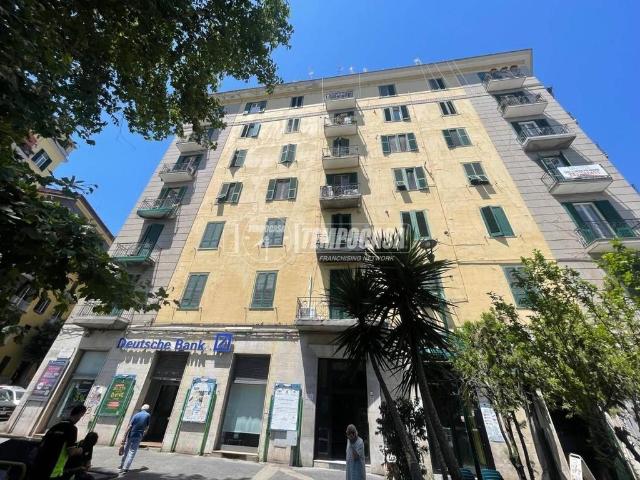 Prestigioso appartamento in vendita Piazza Medaglie d'Oro, 11, Napoli, Campania