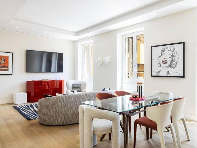 Prestigioso appartamento in Via della Mercede