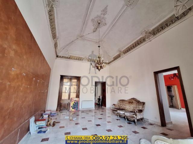 Prestigioso appartamento su Corso Dante in locazione come studio/ufficio a Terlizzi