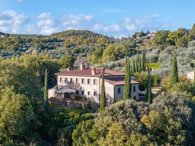 Prestigioso casale del 1796 in Classe A con vigneto 480m² Bucine