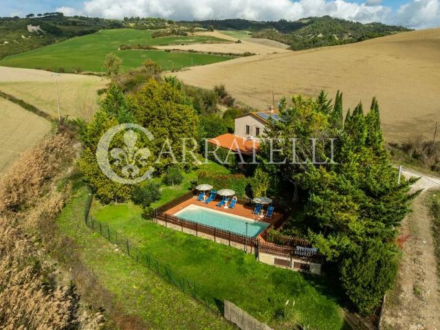 Prestigioso casale in vendita Volterra, Italia