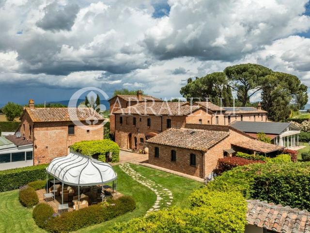 Prestigioso casale in vendita Castiglione del Lago, Italia