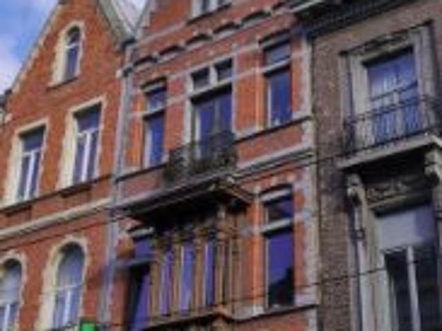 prestigieus gebouw met restaurant en 3 appartementen
