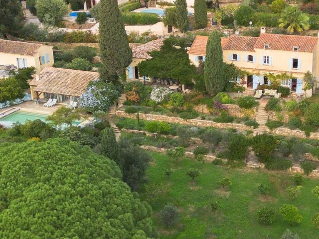 Maison de luxe de 14 pièces en vente à Le Lavandou, Provence Alpes Côte d'Azur