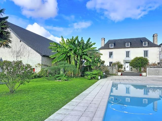 Prestigieuse Maison en vente Nay, France