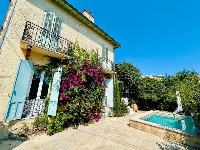Maison de 4 chambres de luxe en vente à Antibes, Provence Alpes Côte d'Azur