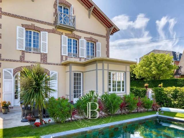 Maison de luxe de 11 pièces en vente à Deauville, France