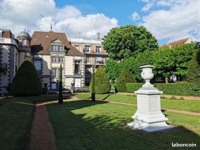 PRESTIGIEUX APPARTEMENT DE 296 m² AVEC CAVE ET PARKING