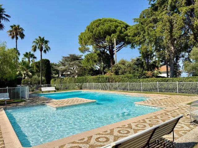 Appartement de luxe de 2 chambres en vente à Juan les Pins, France