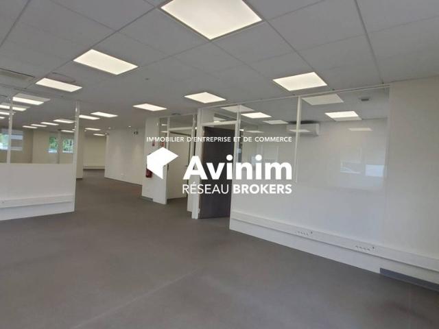 Prestigieux bureau de 1107 m2 en vente Archamps, France