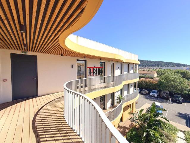 Prestigieux bureau de 250 m2 en location La Crau, Provence Alpes Côte d'Azur