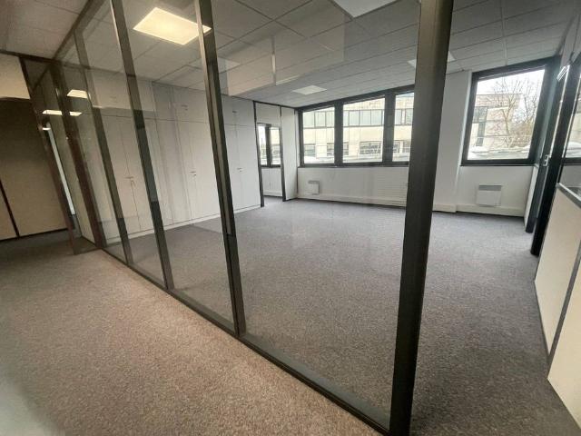 Prestigieux bureau de 325 m2 en location Gennevilliers, France