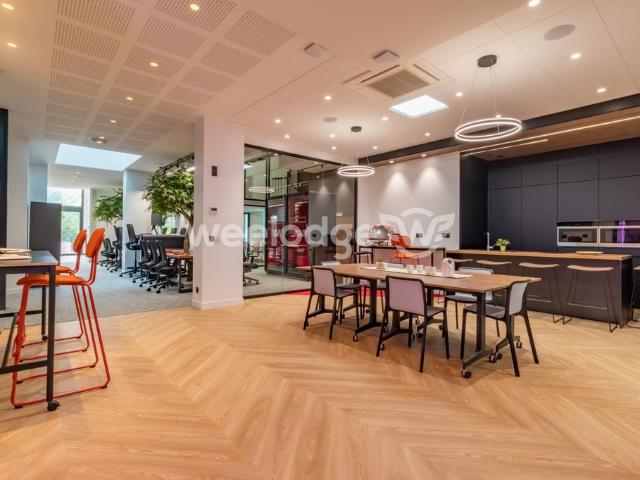 Prestigieux bureau de 430 m2 en location Cergy, Île de France